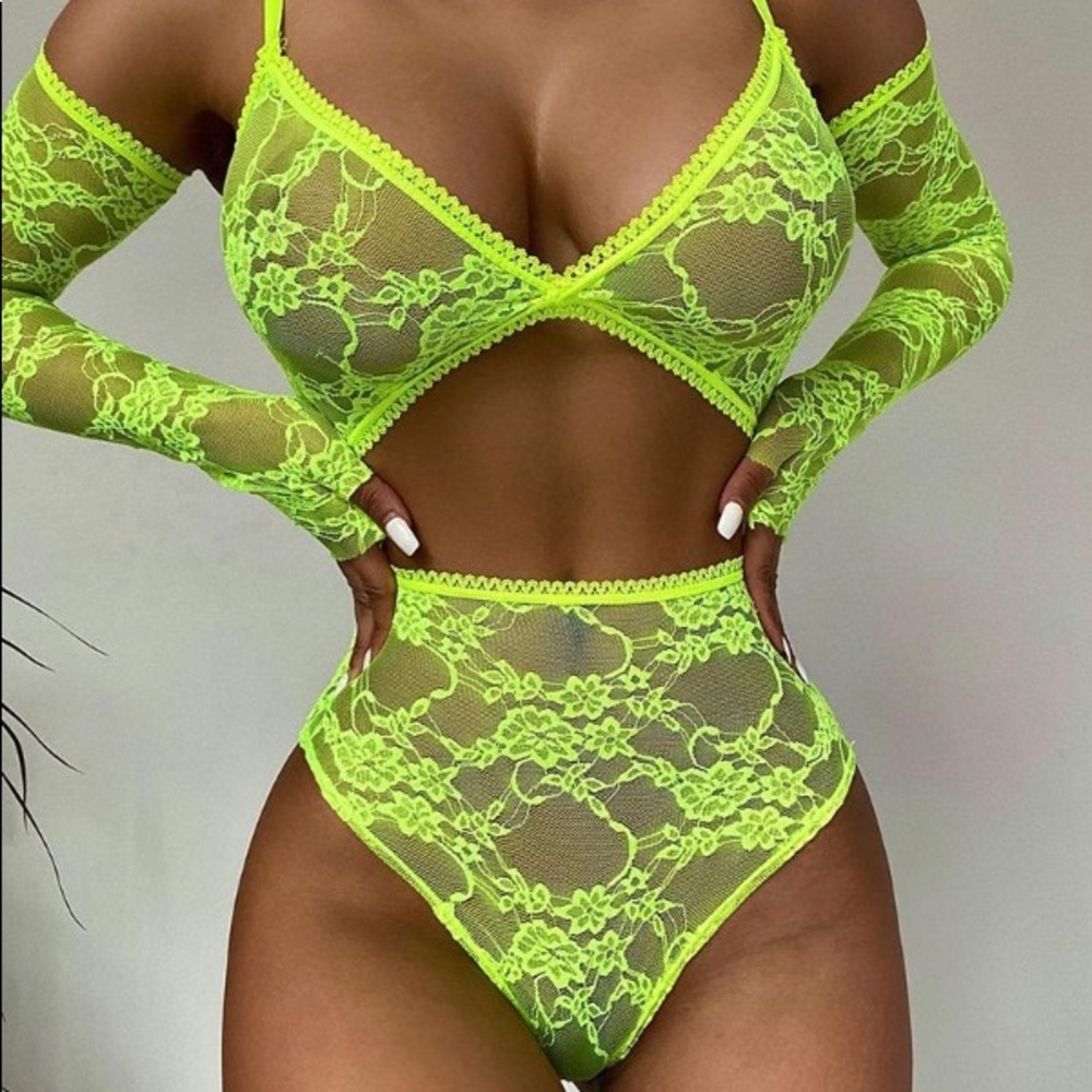 Crochet Lace Set with Gloves
